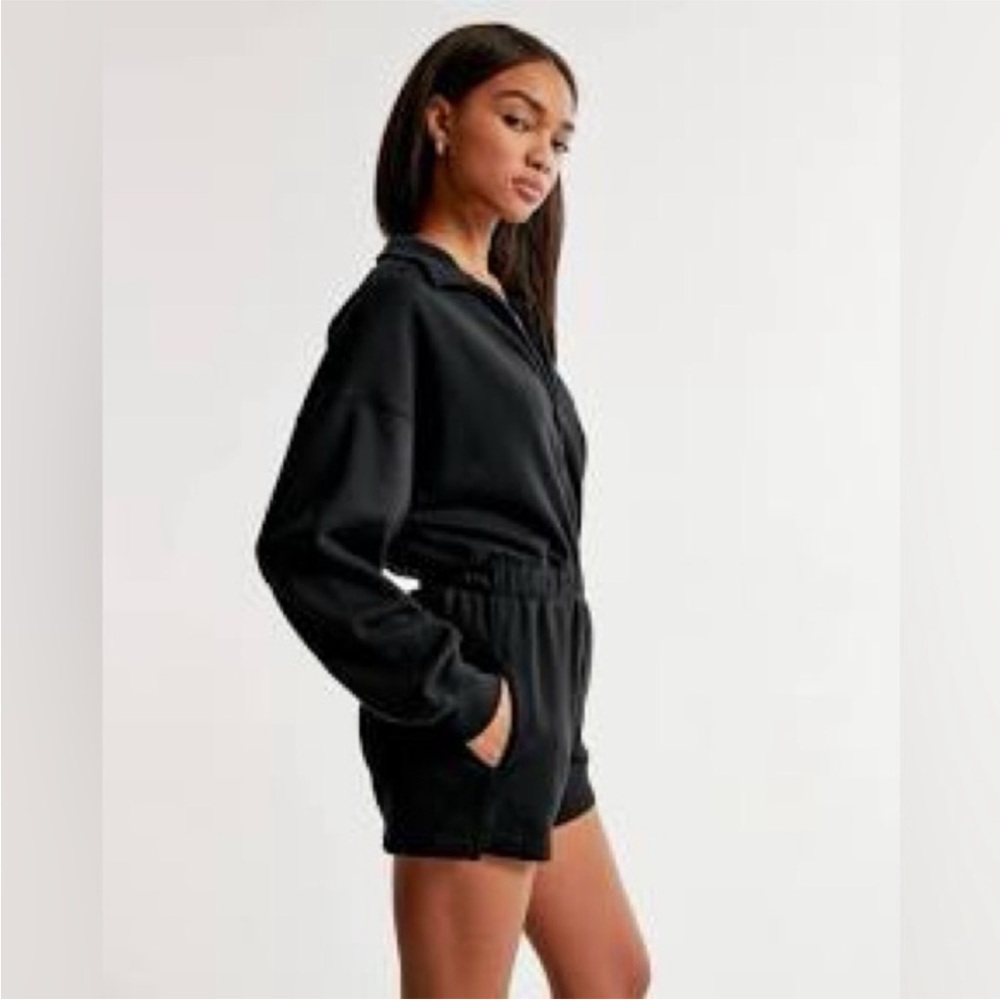 Abercrombie & Fitch YPB Long Sleeve Shorts Zip Black Romper. Size Small